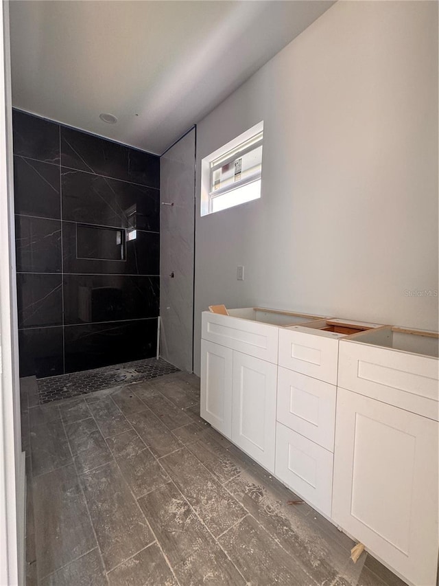 bathroom with a tile shower