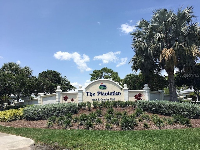 view of community / neighborhood sign