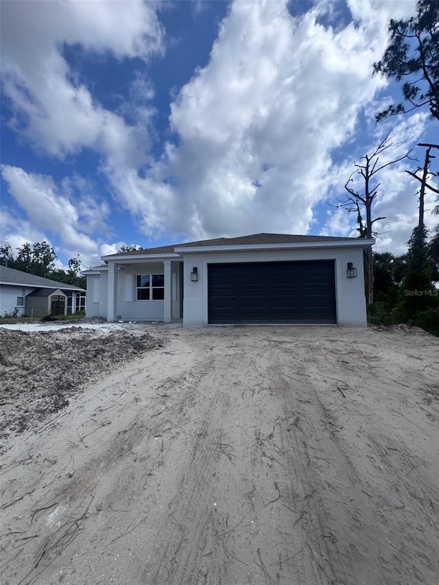 view of front of home featuring a garage and driveway
