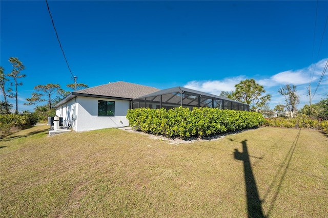 view of yard with a lanai