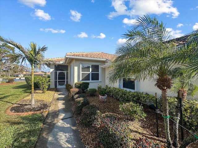 view of front of house featuring a front yard