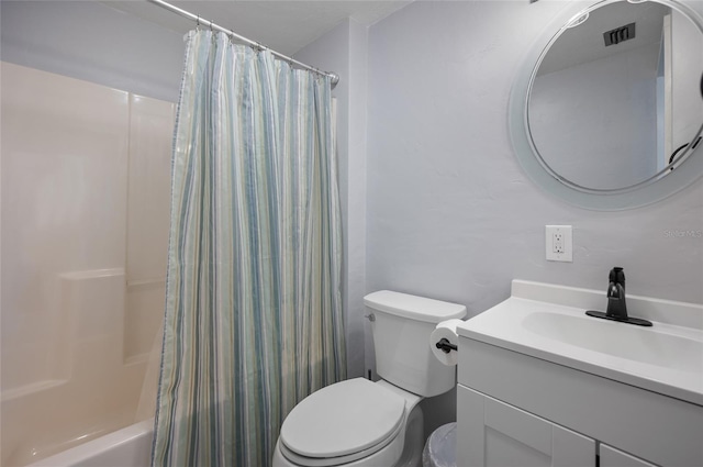 full bathroom featuring shower / tub combo with curtain, vanity, and toilet