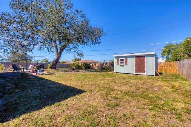 view of yard with a shed