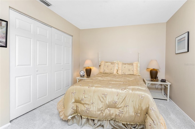 bedroom featuring carpet floors, a closet, visible vents, and baseboards