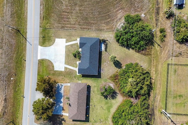 birds eye view of property featuring a rural view