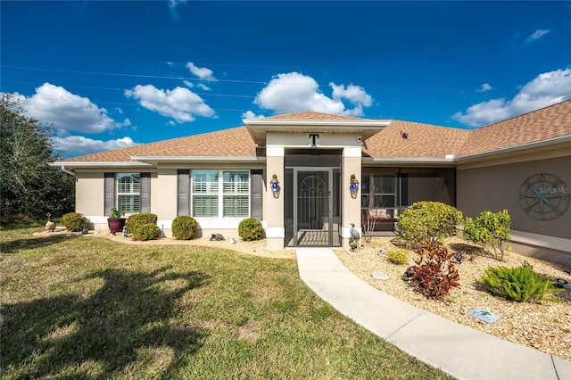 view of front of house with a front lawn