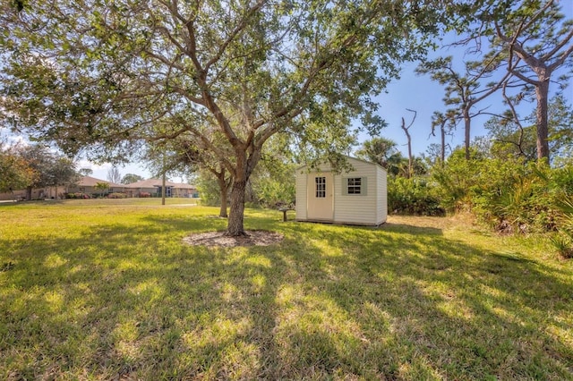 view of yard with a shed