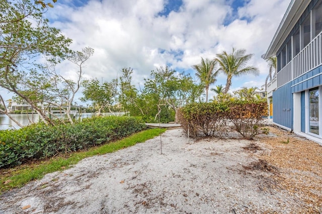 view of yard featuring a water view