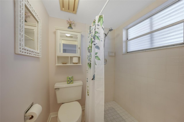 bathroom with curtained shower and toilet