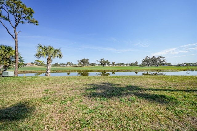 view of yard featuring a water view