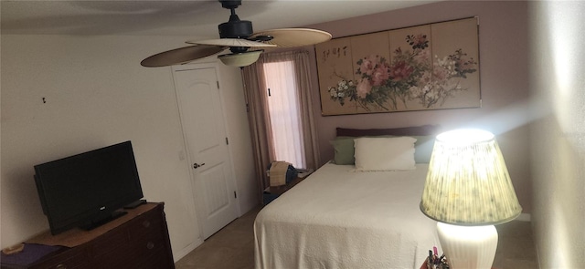 bedroom with ceiling fan