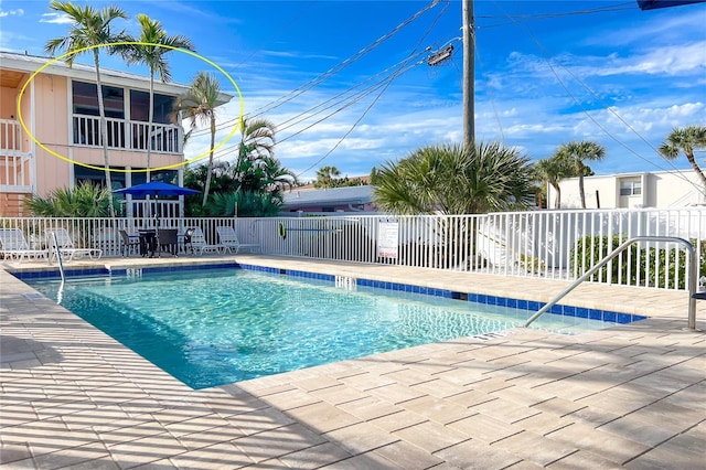 view of swimming pool