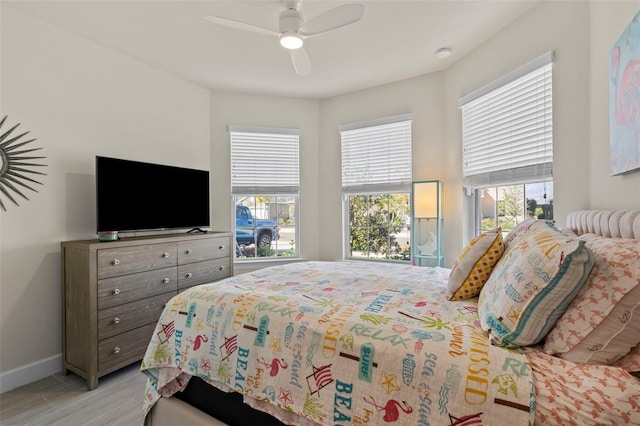 bedroom with ceiling fan