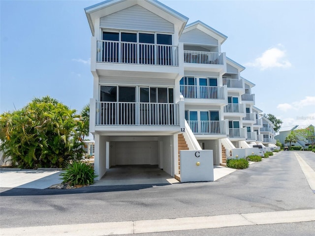 view of front facade featuring a garage