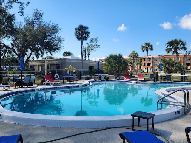 view of swimming pool