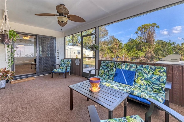 sunroom with ceiling fan