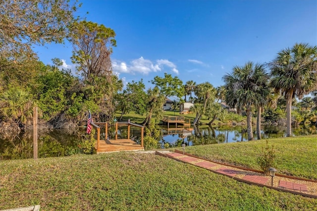 view of yard featuring a water view