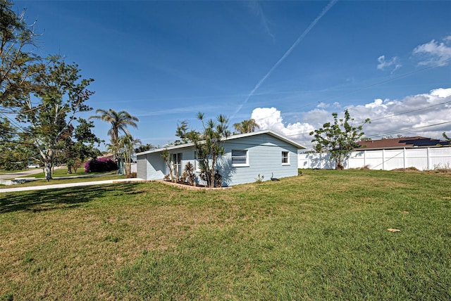 view of side of property featuring a lawn