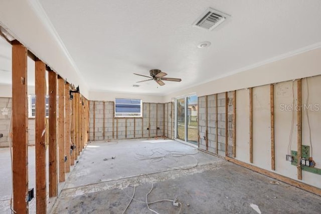 empty room featuring ceiling fan