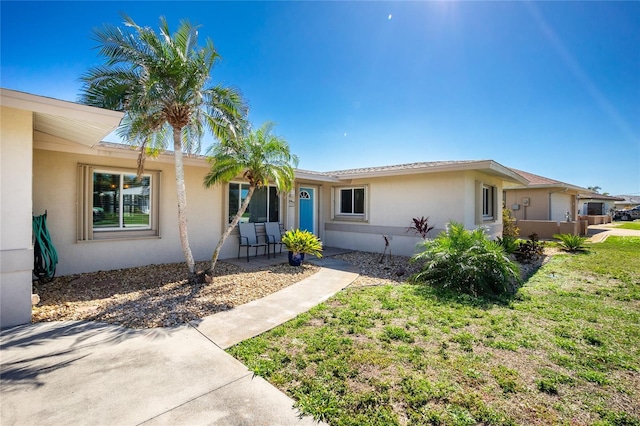 single story home featuring a front yard