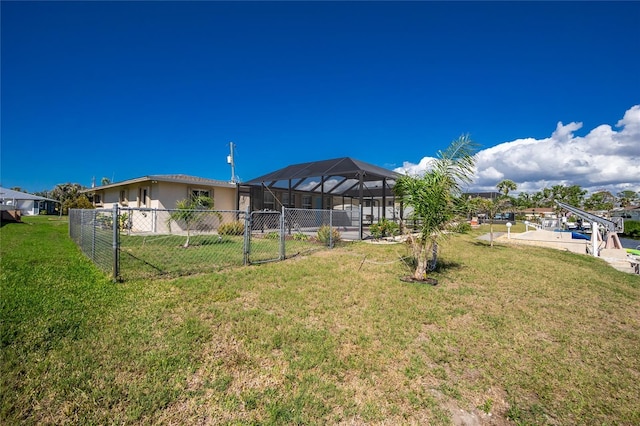 view of yard with a lanai