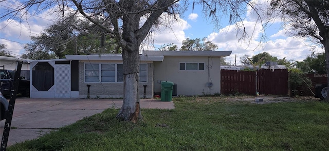 back of house featuring a yard