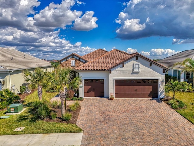 view of front of home featuring a front yard