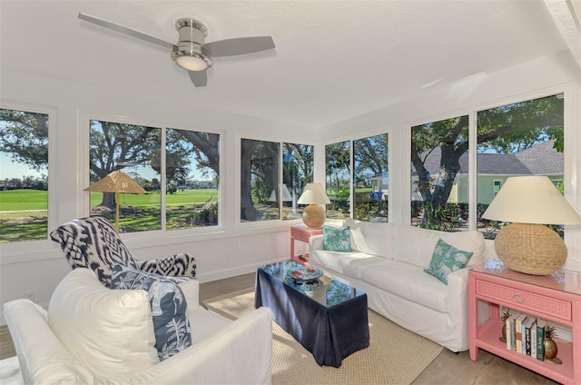 sunroom with ceiling fan