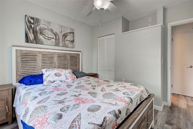 bedroom with hardwood / wood-style floors, a closet, and ceiling fan