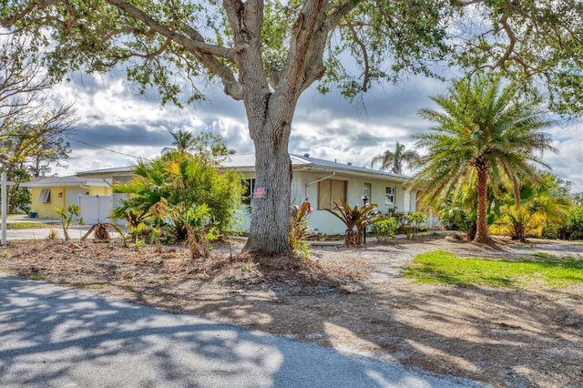 view of front of property with stucco siding