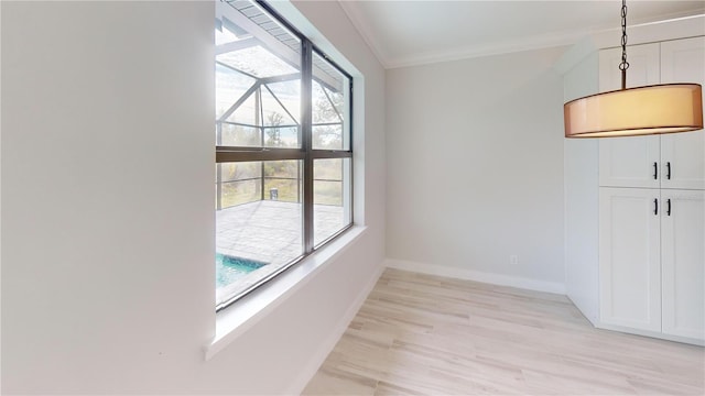 unfurnished room with crown molding and light hardwood / wood-style floors