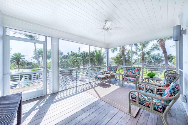 sunroom with ceiling fan