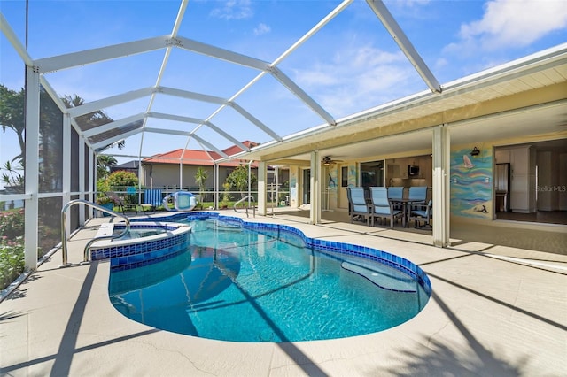 2160 Palm Tree Dr, Punta Gorda, FL 33950 - view of pool featuring a patio area, a pool with connected hot tub, ceiling fan, outdoor dining space, and glass enclosure