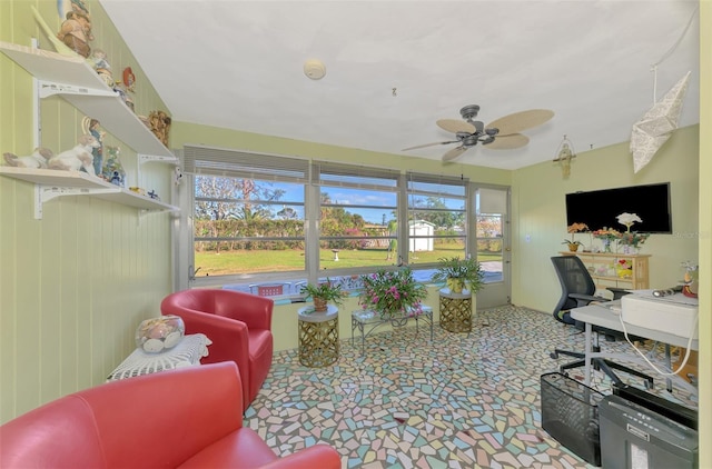 sunroom / solarium with ceiling fan