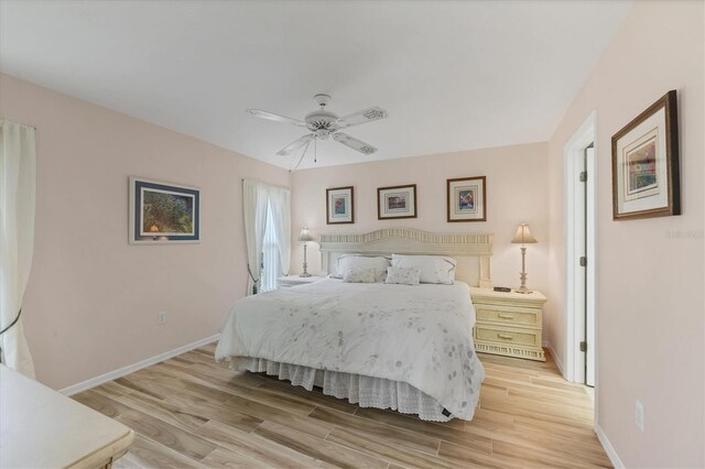 bedroom featuring light wood-style floors, ceiling fan, and baseboards