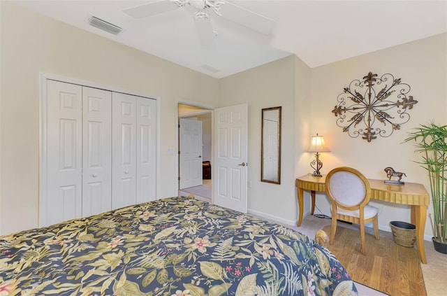 bedroom featuring a ceiling fan, baseboards, visible vents, and a closet