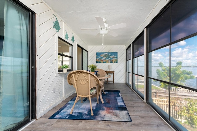 sunroom featuring a ceiling fan