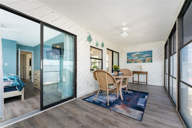 sunroom / solarium with a ceiling fan