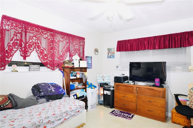 bedroom with ceiling fan