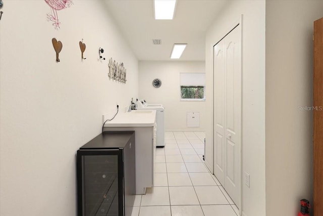 laundry area with laundry area, visible vents, independent washer and dryer, and light tile patterned flooring