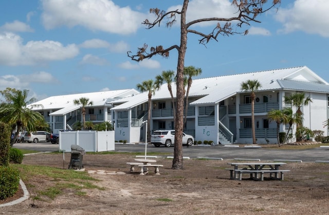 view of building exterior featuring a residential view