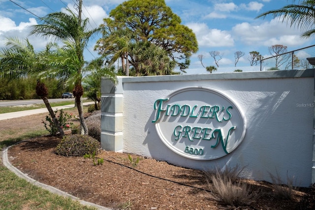 view of community / neighborhood sign