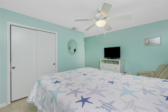 tiled bedroom featuring a ceiling fan, a closet, and visible vents