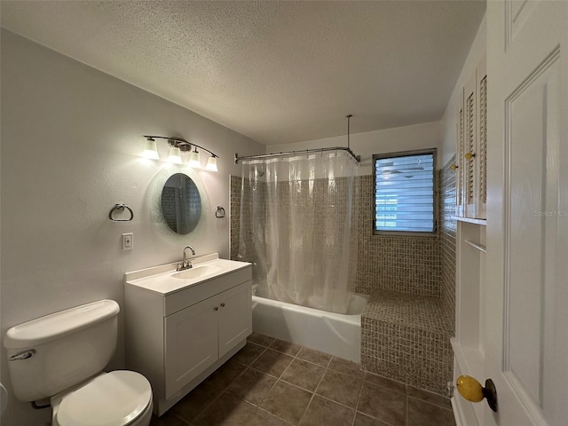 192 Garden Ave NW, Port Charlotte, FL 33952 - full bath featuring a textured ceiling, toilet, vanity, tile patterned floors, and shower / bath combo