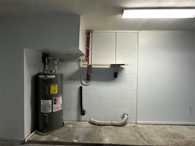 192 Garden Ave NW, Port Charlotte, FL 33952 - utility room featuring water heater