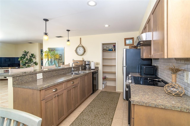 kitchen with tasteful backsplash, a peninsula, black appliances, a sink, and exhaust hood