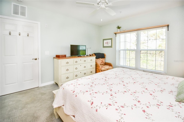 bedroom featuring carpet floors, baseboards, visible vents, and a ceiling fan