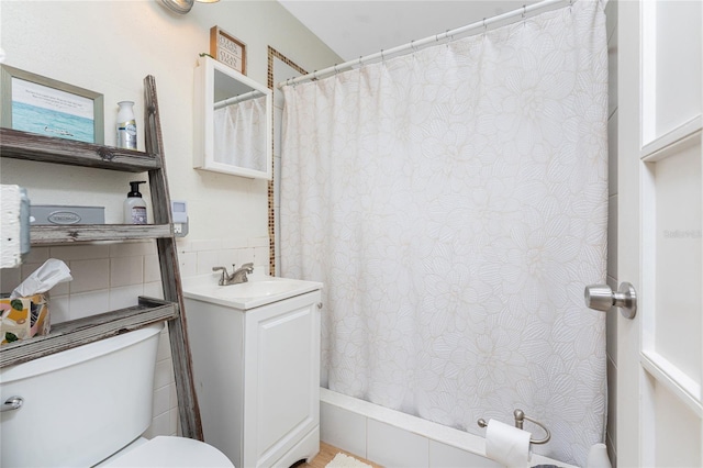 bathroom featuring toilet, a shower with curtain, backsplash, and vanity