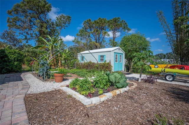 view of yard with an outdoor structure