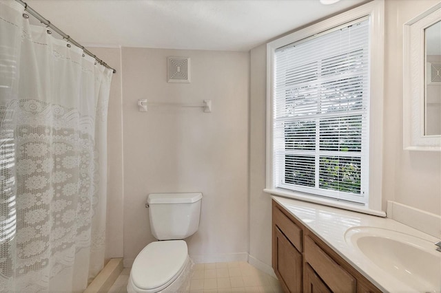 full bathroom featuring curtained shower, toilet, vanity, tile patterned flooring, and baseboards